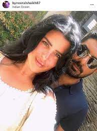 اكشن انيميشن خيال علمى دراما كوميديا مغامرات. ØµÙˆØ±Ø© Ù…Ù† Ø´Ù‡Ø± Ø¹Ø³Ù„ Ù†ÙˆØ± Ø§Ù„Ø´ÙŠØ® ÙˆØ®Ø§Ù„Ø¯ Ø§Ù„Ø´Ø§Ø¹Ø± ÙˆØ£Ø®Ø±Ù‰ Ù„Ù‡Ø§ Ø¨ÙØ³ØªØ§Ù† Ù…Ù† Ø§Ù„Ø³Ø§ØªØ§Ù† Ø´Ø§Ù‡Ø¯ÙˆÙ‡Ø§ Laha Magazine