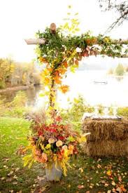 Decorate your altar with a wedding arch or wedding arbor in a style that matches your wedding vision, here, our favorite designs from real weddings. 27 Fall Wedding Arches That Will Make You Say I Do Weddingomania
