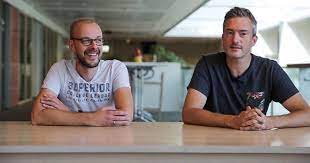 Gast in the singing bee, een karaokeprogramma, eveneens op vtm. Hoe Goed Kennen Onze Sporza Tour Presentatoren Elkaar Radio 1