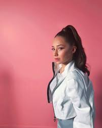 Kim Bu Reyhan Issiz Duvarlar Sarki Sozleri Sarkilar Sarki Sozleri Duvar