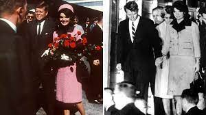 Jackie kennedy inspired dress/ mod black and white jackie o dress, 1960s dress, vintage inspired dress. Jackie Kennedy Und Ihr Blutverschmiertes Kostum Von Chanel Stern De