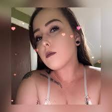 Lisa Karst's Instagram, Twitter & Facebook