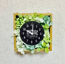 今やクオリティの高い100均の造花で 時計をアレンジしました 季節ごとに造花を変えてもいいですよ 時計 手作り 100均 diy 造花