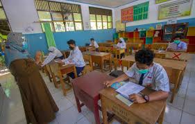 Baik anda memutuskan untuk berkuliah di indonesia maupun luar negeri, perguruan tinggi negeri atau swasta, dengan jalur pribadi ada banyak daftar ranking perguruan tinggi baik negeri dan swasta di luar sana. 20 Sekolah Swasta Di Pekanbaru Ajukan Pembelajaran Tatap Muka Cakaplah Berpikir Berbuat Bercakap