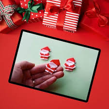 طريقة صنع بابا نويل من الورق الملون بطريقة سهلة وبسيطة Gift Wrapping Holiday Decor Gifts
