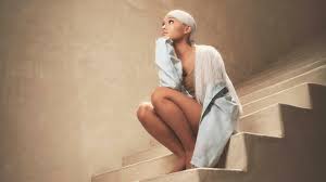 Ariana grande is easily one of the topnotch singers on the entire planet right now, thanks to her attractive appearance and stunning vocals her career has reached unprecedented heights by the time she turned 20. Aesthetic Ariana Grande Wallpaper Hd Laptop Novocom Top