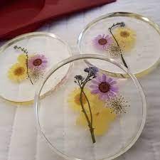 Flowers may shed their petals, and mold can attack them. Dried Flowers In Resin Used Silicon Mold Trabalhos Manuais Diy Manualidades