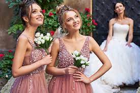 Les meilleures robes demoiselle d'honneur doivent être sélectionnées avec soin afin de correspondre au look charismatique de la mariée. Quelle Robe Pour Une Demoiselle D Honneur