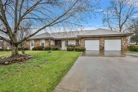 Just Listed In Williamsburg Hills 3 Beds 2 Baths 1 822 Sq Ft 4853 South Charleston Avenue Springfield Mo 65 In 2020 Springfield Mo House Prices Real Estate