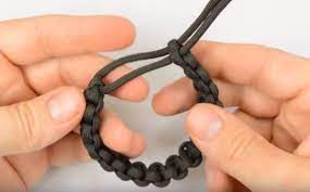 Paracord bracelets how to make. How To Make Your Own Paracord Bracelet In Every Kind Of Style