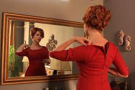 Joan Holloway Allo Specchio Joan Mad Men Mad Men Fashion Mad Men Hair