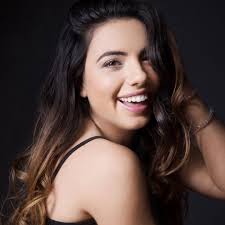 Louise Giavas (@louisegiavas) • Instagram photos and videos