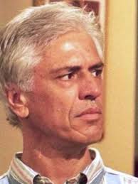 'História de Amor': Assunção revira o quarto de Joyce após fazer descoberta