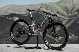 Nino schurter diventa ambassador bosch. Nino Schurter Bike Check Scott Spark 900