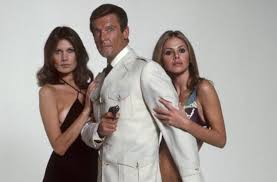 Haz tu selección entre imágenes premium sobre rod stewart and britt ekland de la más alta calidad. Roger Moore Mit Seinen Partnerinnen Maude Adams Links Und Britt Ekland In Dem Film Der Mann Mit Dem Goldenen Colt Ekland War Mit Dem Rockstar Rod Stewart Verheiratet Stuttgarter Nachrichten