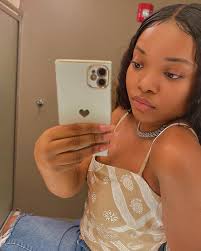 A masterpiece tryna master peace💕🌸✨ . . . 👚: @fashionnova 👖:  @prettylittlething . . . #wlyg #imgmodels #modelsearch #modelscout  #influencer #explorepage #fashionova #prettylittlething