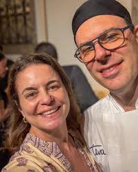 🐙 Uma Viagem de Sabores: Polvo com Purê de Abóbora e Missô Tem coisa mais  gostosa que descobrir um prato que surpreende desde a primeira garfada? No  Pato com Laranja, a chef