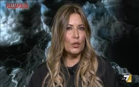 Selvaggia lucarelli was born on july 30, 1974 in civitavecchia, lazio, italy. Piazzapulita L Imbarazzante Posizione Di Selvaggia Lucarelli Sul Video Di Beppe Grillo Pd E Renzi Non Sono Meglio Il Tempo