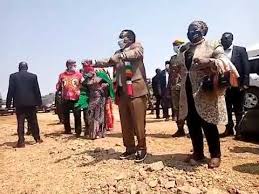 Here are photos of president mnangagwa's twin sons collins and sean who turn 34 today. President Mnangagwa Dancing Youtube