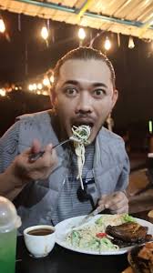 @pakuda_western ada lebih 40 menu menanti anda. , WAKTU OPERASI: 12  tengahari