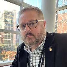 Amazon.com: Social Media, Social Justice and the Political Economy of  Online Networks (Social Media, Social Justice, and Our Digital Futures  Series): 9781947602847: Blevins, Jeffrey Layne, Lee, James Jaehoon: Books