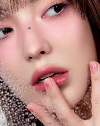 RESCENE 3rd Mini Album 'lip bomb' MD Album Deaign Client RESCENE  (@rescene_official ) Team GlyphRoom@glyphroom ) Designer Soojin Bae  (@multi0le ) Jiyoung Lee(@zyoung_07 )