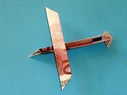 Money Airplane Instructions In German Geld Segelflugzeug Geld Falten Geburtstag Geldgeschenke Falten Geldschein Origami