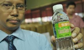 Bacaan air zamzam sekitar 300 lebih. Minum Air Zamzam Dengan Bangga Asli Atau Palsu Tuh Boombastis