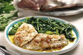 Pulire il pesce, lavarlo bene, asciugarlo accuratamente tamponando l'interno con carta da cucina. Pesce San Pietro Cucinarepesce Com