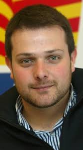 Ivan Tibau continua a la secretaria