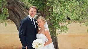 Wir fertigen atemberaubende brautkleider für modebewusste bräute wie sie. Manuel Neuer So Sah Ninas Hochzeitskleid Nummer Vier Aus