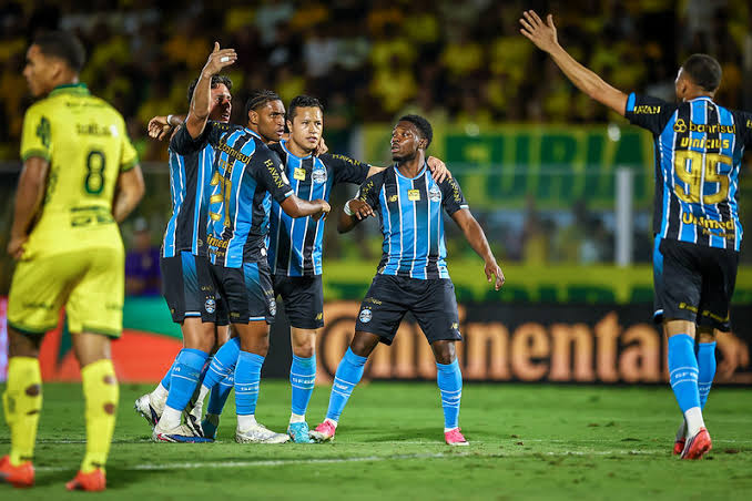 Com belo gol de Pavon, Gr&ecirc;mio vence Mirassol e est&aacute; nas quartas de final da Copa do Brasil - R&aacute;dio Gua&iacute;ba