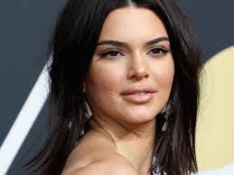 Has kendall jenner had plastic surgery? Kendall Jenner Says Suffering From Acne Was Debilitating For Her Glamour