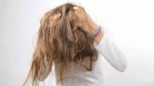 Scrunching hair is the perfect technique to boost your natural curl or wave. 3 Ways To Scrunch Hair Wikihow