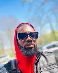 Kelvin Dennis's Instagram, Twitter & Facebook