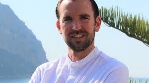 Pour lancer les fêtes de Noël aux Roches Blanches à Cassis, le Chef  Exécutif Alexandre Auger et le Chef Pâtissier Valentin Fabry invitent en  résidence Randy Siles, Chef costaricien, et Gabriele Boffa, Chef 2 étoiles  Michelin