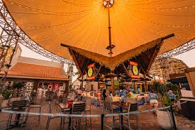 5 o'clock somewhere bar services the margaritaville casino floor and offers guests an assortment of cocktails from signature boat drinks to landshark lager beer. New Bar In Town 5 O Clock Somewhere Bar Grill Aruba Aruba Com