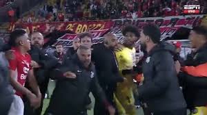 Video | En trifulca y bochorno termina el partido entre Santa Fe y Corinthians en la Copa Libertadores