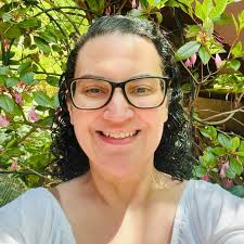 Playing Vivi my pop one hit wonder “Wanted”😝 ( days later I did catch her  jammin to it