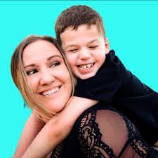 Amanda Ledbetter's Instagram, Twitter & Facebook