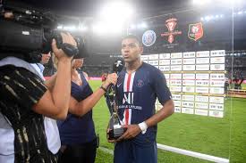 « d'une hauteur de 57,5 cm et pesant 11 kg, le trophée se. Psg Win Record Breaking Ninth Trophee Des Champions Squawka