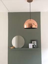 h a l maak een opvallende baan om een lange muur te breken kleur spijker van praxis gecombineerd met koper muur 2 kleuren lange woonkamers woonkamer muur