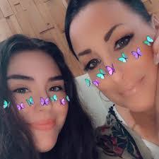 Kelly Skinner's Instagram, Twitter & Facebook