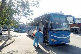 Lực lượng y tế quảng ngãi lấy mẫu xét nghiệm đối với trường hợp thuộc diện f1. I7fo2z4t9hymcm