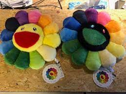Here's some original pillow art we set in plexi boxes for artist takashi murakami. Takashi Murakami Flower Cushion Catawiki