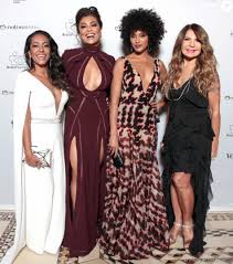 Atualmente faz o papel de jéssica, no programa vai que cola, a mesma personagem em. Samantha Schmutz Juliana Paes Sheron Menezzes E Elba Ramalho Posaram Juntas Para As Fotos No Evento De Gala Purepeople