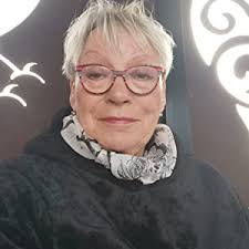 The Lonely Heart: A sweet small town second chance romantic mystery  (Settler's Ridge Series Book # 2) (The Settler's Ridge Series)