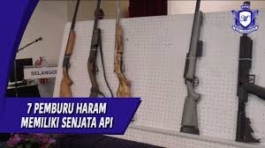 Akta senjata (akta ) & akta senjata api (penalti lebih berat) (akta 37). Mkl Crimedesk 7 Pemburu Haram Memiliki Senjata Api Youtube