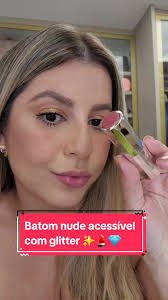 Custa R$69 reaiszinhos e vale cada centavo! @Sephora Collection Rouge Shine  cor Guest List. Os batons com brilhos estão com tudo!