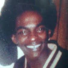 Alona Smith's Instagram, Twitter & Facebook